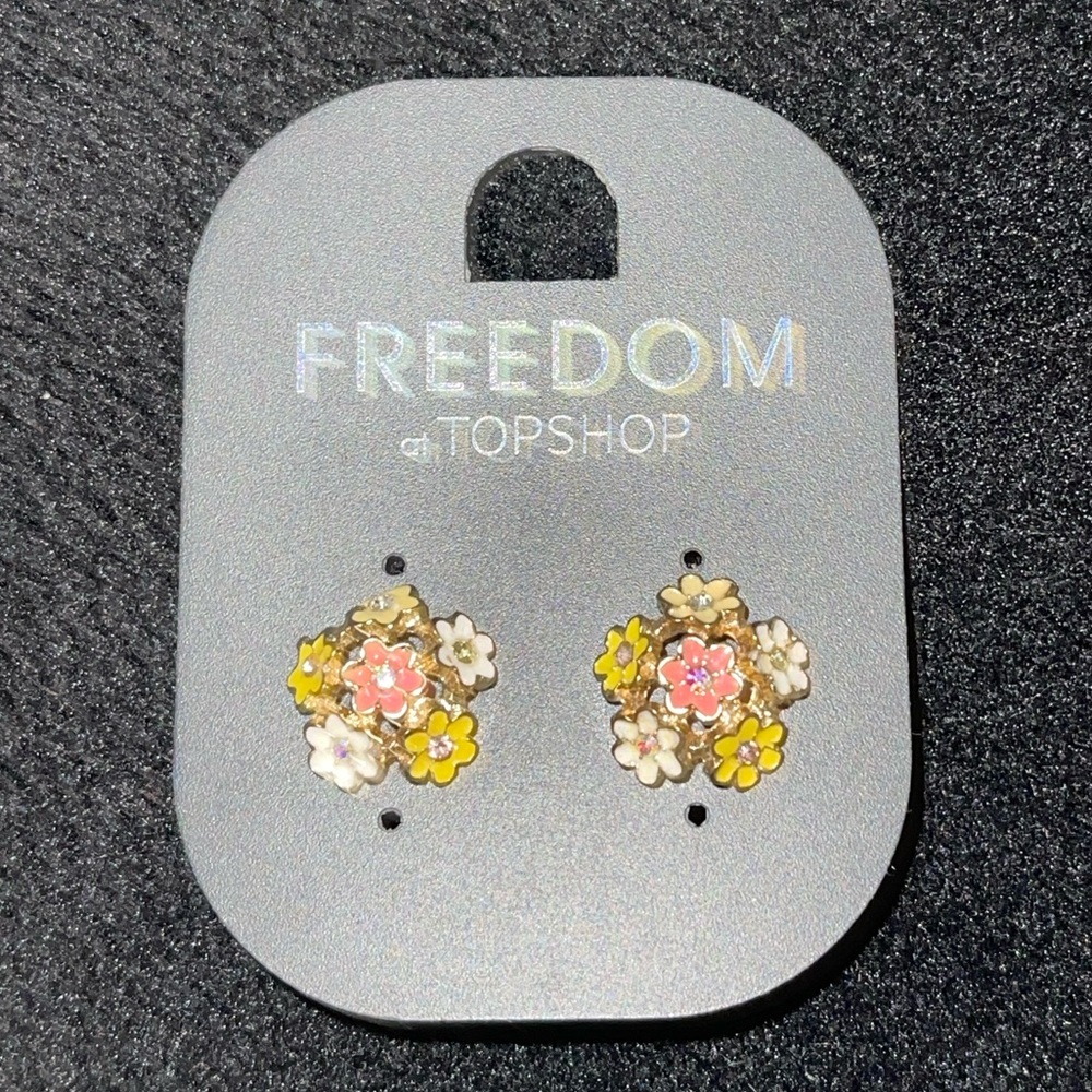 Vintage Top Shop Yellow, White, and Pink Flower Bouquet Stud Earrings Gold Toned